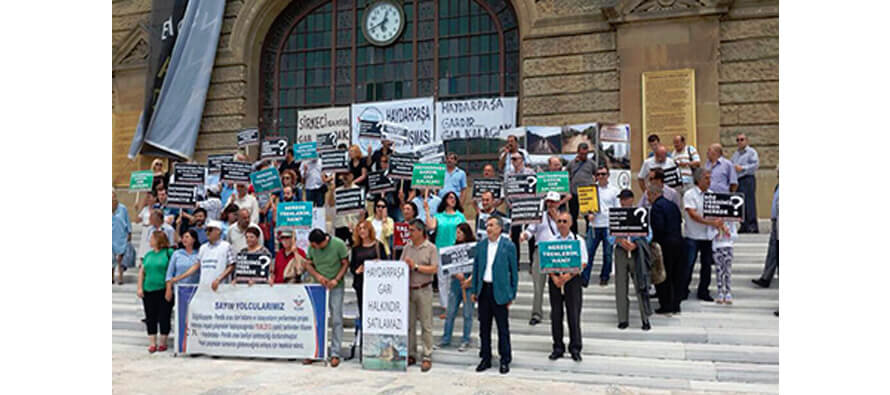 Trenlerimizi Beklemek İçin Haydarpaşa Garı’ndaydık