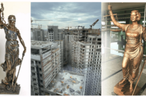 “Bundan Da Çok Öncesi Var Ama Eskiden Buralar Hep ‘KUANTUM’luktu; Sonradan Patladı Gitti Ve ‘DUT’luk Oldu; Artık Şimdi Hiç ‘DUT’ Da Yok!… Her Yer ‘TOKİ’luk Oldu… Yaa, İşte Böyle…”